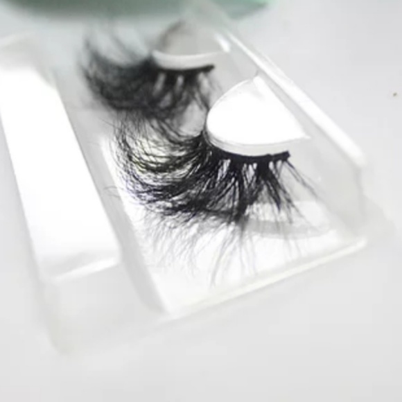 Melody Mink Lashes - Picture 3 of 5